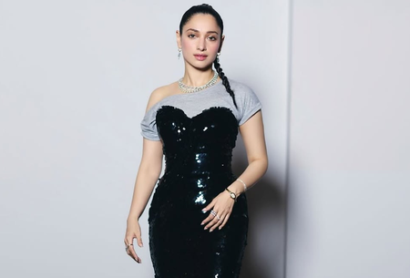 तमन्ना भाटियाने स्टायलिश फोटोंसह काय केले शेअर ?