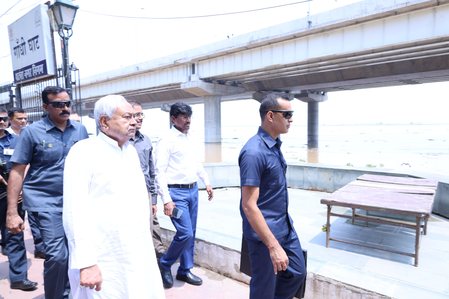 नीतीश कुमार यांनी गंगा नदीच्या वाढत्या पाणीपातळीचा घेतला आढावा