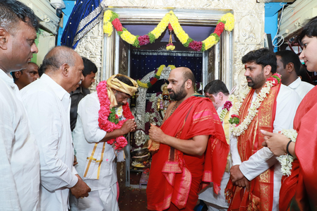 बोनालू उत्सवात भक्तांची मोठी गर्दी