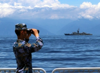 तैवानच्या सीमेवर चीनची लष्करी विमानं!