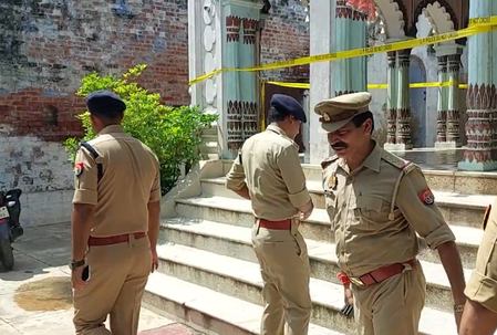 पूजा करत असलेल्या तरुणीवर गोळीबार !