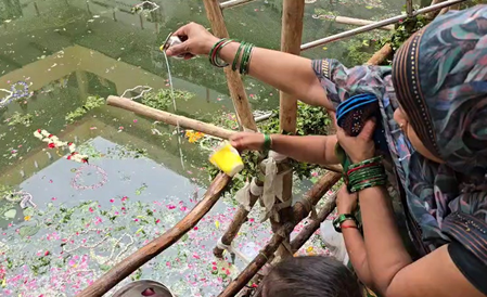 नागकूपात दर्शनासाठी भाविकांची रांग