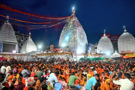 ‘बोल बम’च्या जयघोषाने दुमदुमले देवघर