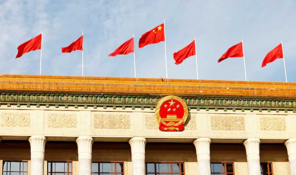 चीनने अमेरिकन सरकारी कर्मचाऱ्याला देश सोडण्यापासून रोखले