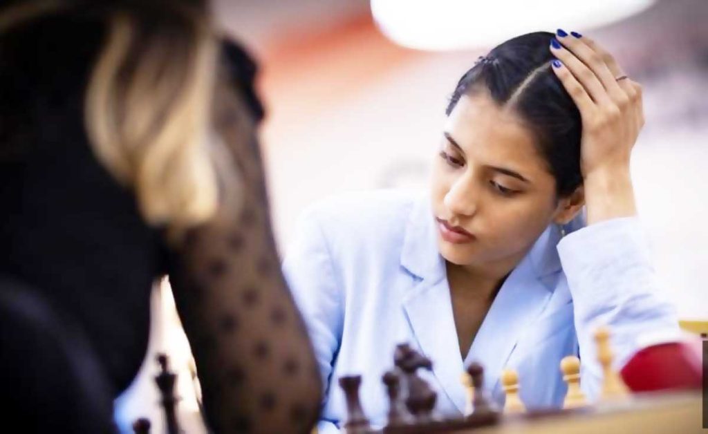 FIDE Women Worldcup: दिव्या आणि हम्पी प्री-क्वार्टरफायनलमध्ये पोहोचल्या