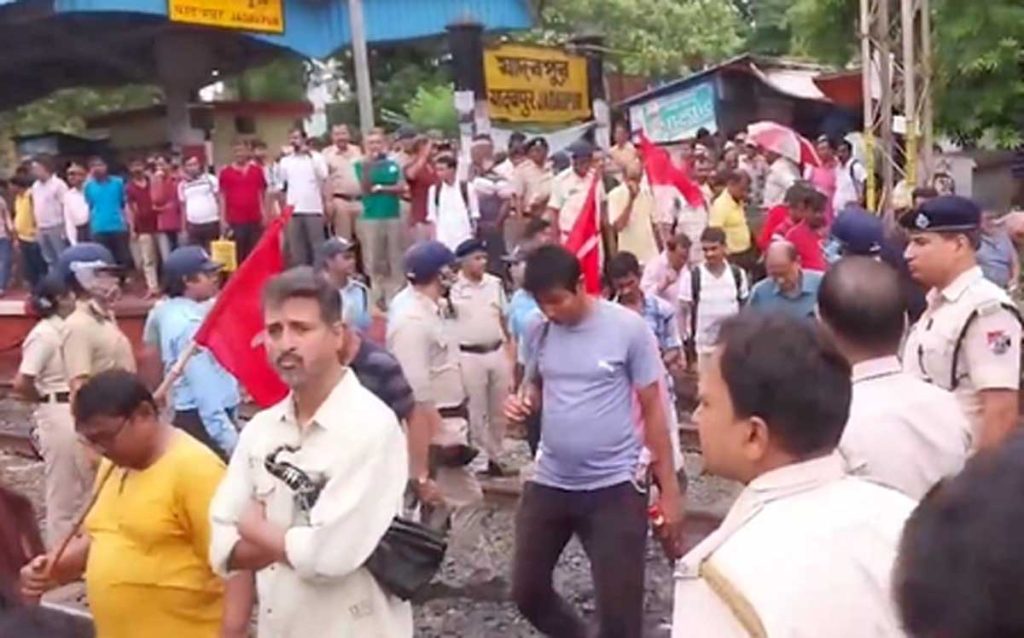 Bharat Bandh : भारत बंदच्या समर्थनार्थ बंगालमध्ये गोंधळ…