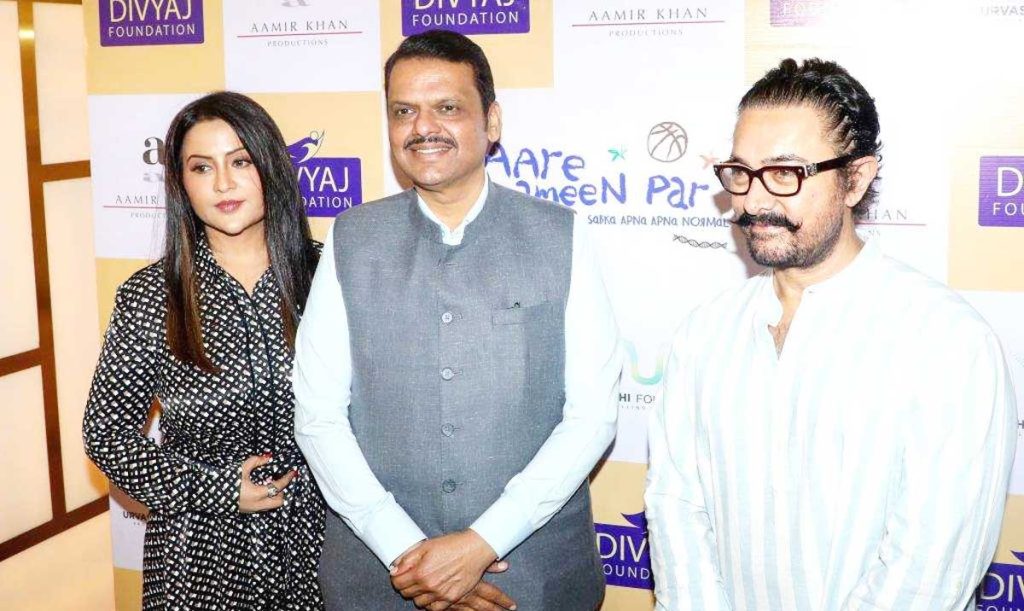 ‘सितारे जमीन पर’ चित्रपट पाहून फडणवीसांनी केले अमीर खानचे कौतुक