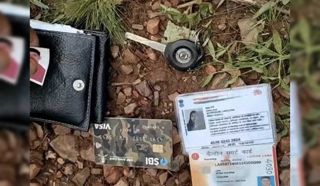 जंगलात लष्करी जवान आणि त्याच्या पत्नीचे मृतदेह फासावर लटकलेले आढळले