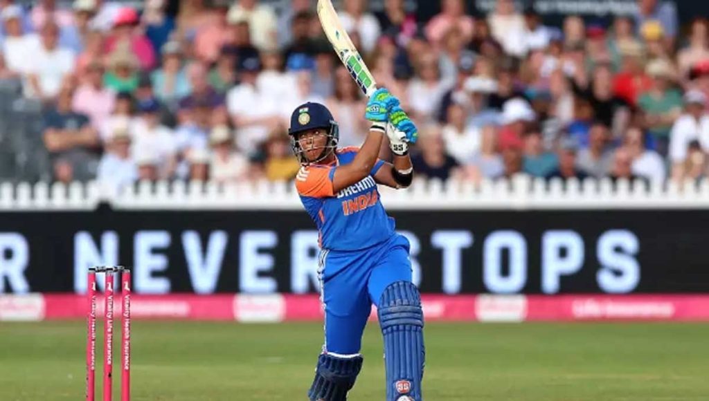 महिला क्रिकेट: दुसऱ्या टी-२० सामन्यात भारतीय संघाने इंग्लंडचा २४ धावांनी केला पराभव 