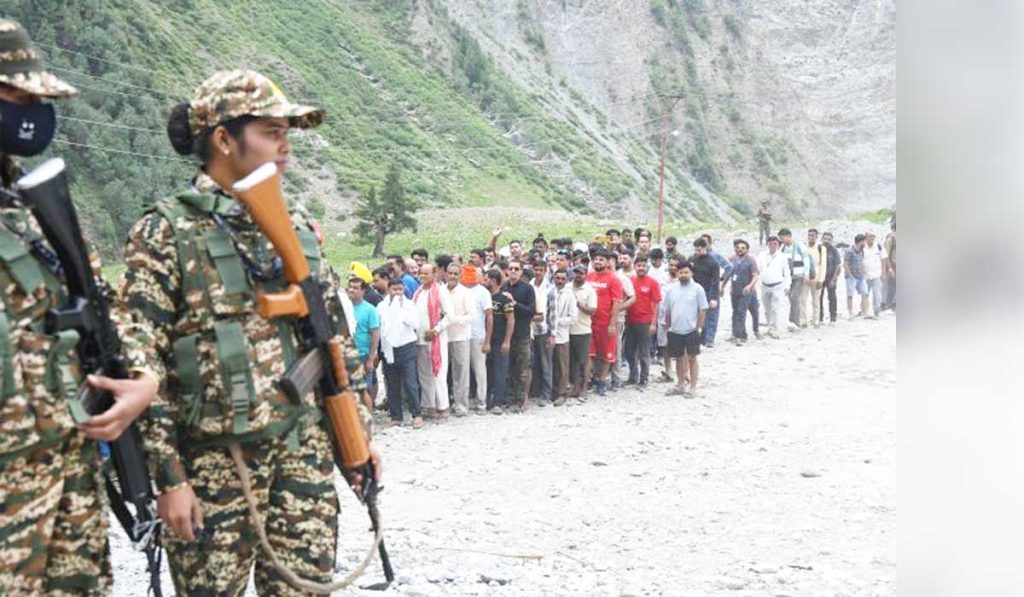 अमरनाथ यात्रेसाठी सीआरपीएफने ‘मे आय हेल्प यू’ महिला पथक केले तैनात