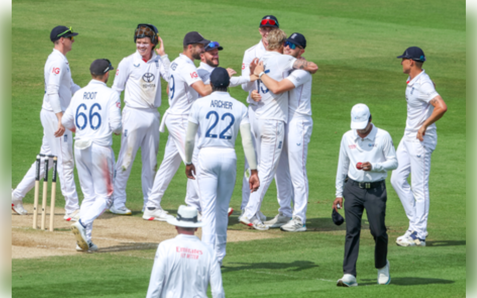 इंग्लंडला आयसीसीचा दणका