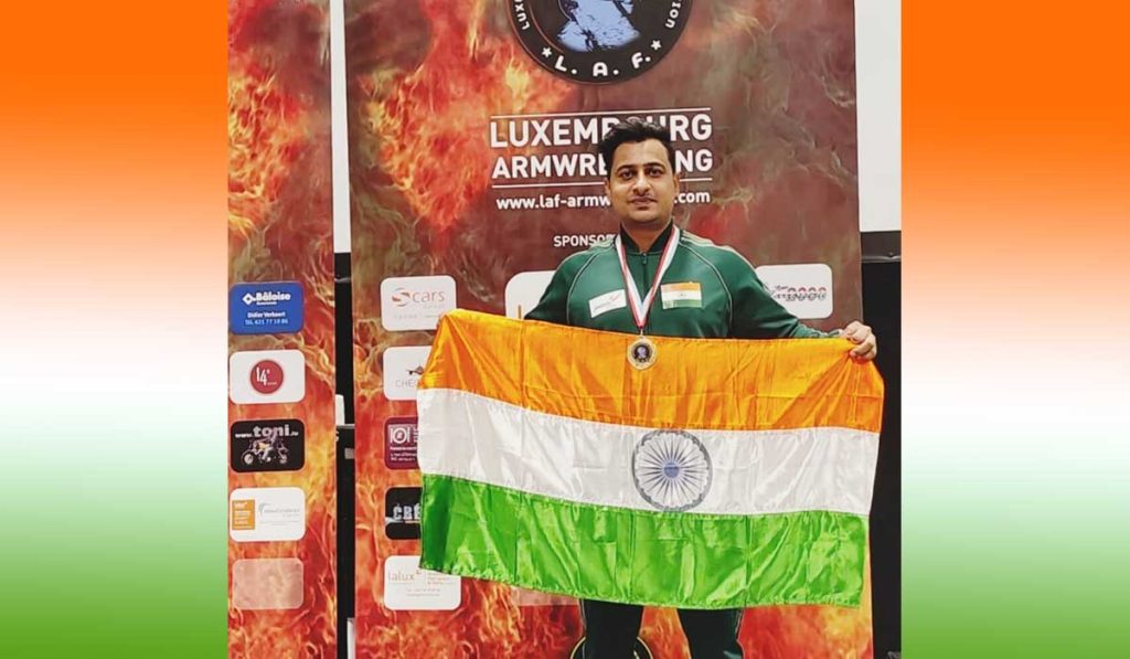 लक्झेंबर्ग पॅरा-आर्म कुस्ती कपमध्ये श्रीमंत झा यांनी जिंकले सुवर्णपदक