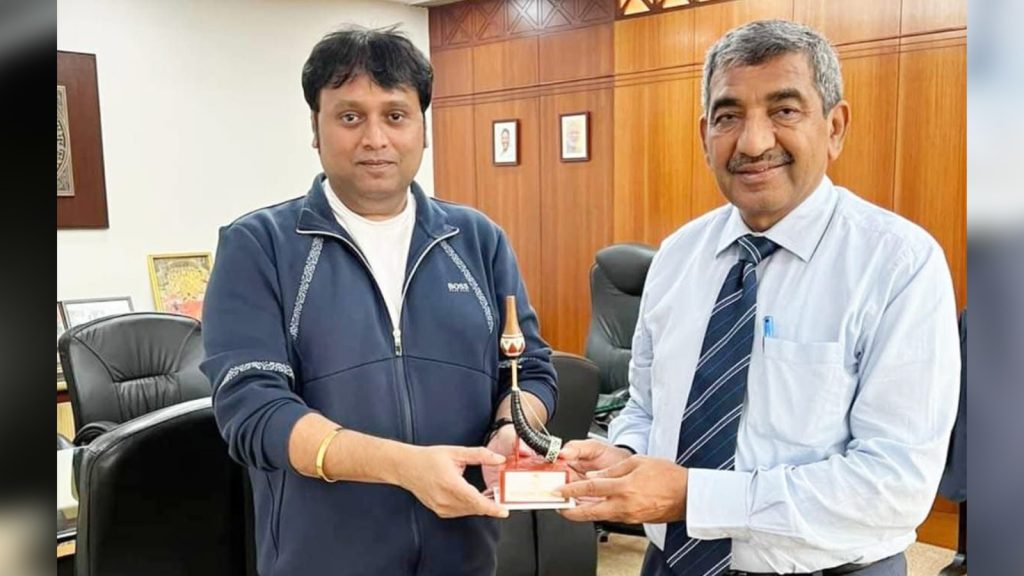 झेपावण्यास सारे आकाश बाकी हे…