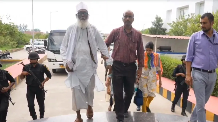 छांगूर बाबा प्रकरण: चार अधिकाऱ्यांचाही सहभाग, काहीही करण्यास होते तयार!