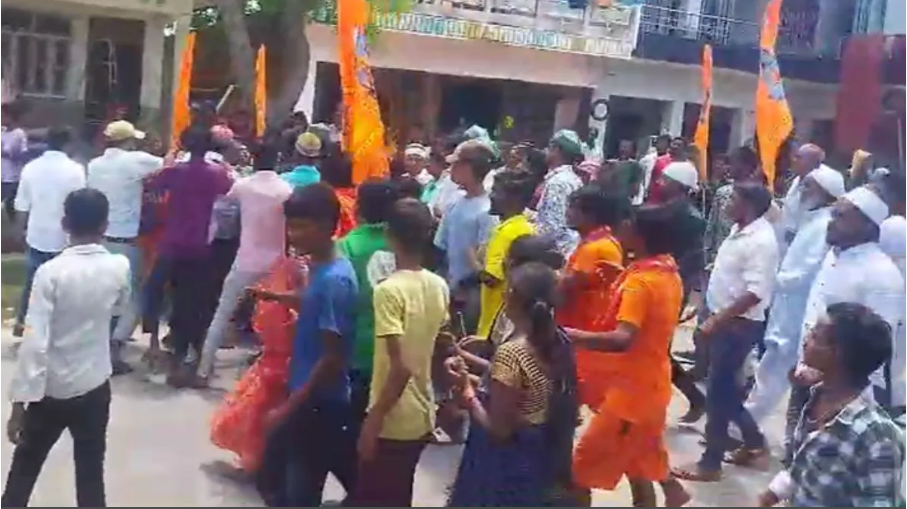 प्रयागराजमध्ये कावडी-नमाजी आले समोरासमोर आणि…