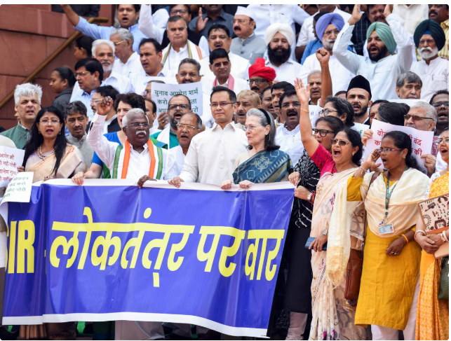 संसदेच्या आवारात निदर्शने करणाऱ्या विरोधी नेत्यांनी केली ‘चूक’, भाजपाने उडविली खिल्ली!