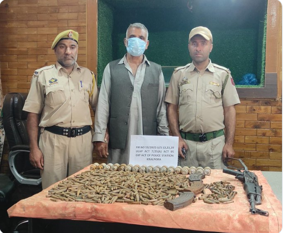 जम्मू-काश्मीर: दहशतवाद्यांना शस्त्रास्त्रे आणि दारूगोळा पोहोचवणारा अटकेत!