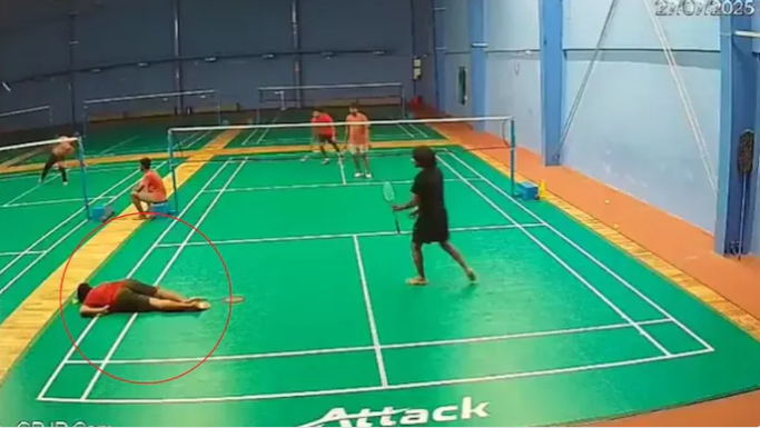 हैदराबादमधील २५ वर्षीय व्यक्तीचा बॅडमिंटन खेळताना हृदयविकाराच्या झटक्याने मृत्यू!