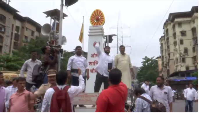 भाषेच्या वादावरून मीरा भाईंदरमध्ये गोंधळ, मनसे कार्यकर्ते ताब्यात!