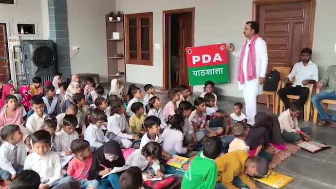 उत्तर प्रदेशात समाजवादी पक्षाची मस्ती की पाठशाळा, ए फॉर अखिलेश, डी फॉर डिंपल!