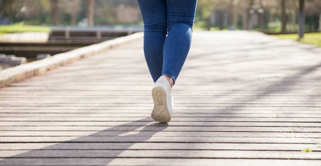 हिवाळ्यात पायी चालणे शरीरासाठी वरदान!