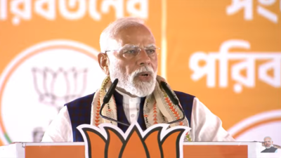 त्या मंत्र्यांनी सत्तेत नाही, तुरुंगात असले पाहिजे