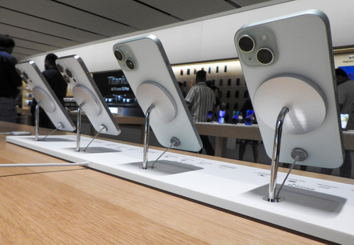 भारतातून आय फोनची निर्यात ६३ टक्क्यांनी वाढली