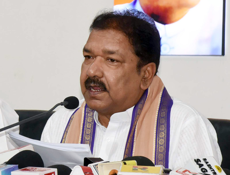 ‘नीतीमत्ता शिकवणारे स्वतः कायद्याच्या कटघऱ्यात’