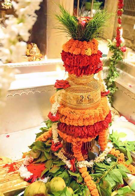 शेवटच्या सोमवारी बाबा विश्वनाथांचा भव्य रुद्राक्ष शृंगार