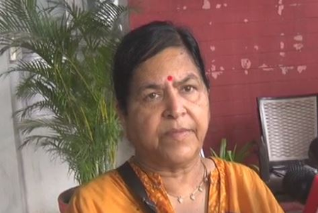 उषा ठाकूर यांनी साध्वी प्रज्ञा यांचे केले अभिनंदन