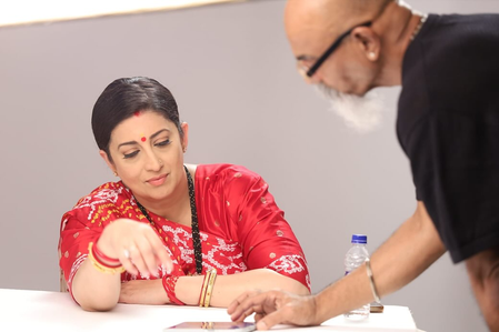 स्मृती इराणी यांनी छायाचित्रकार दीपक मालवणकर यांच्याबद्दल काय उद्गार काढले ?