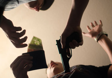 ग्वाल्हेरमध्ये दुपारीच दारू व्यापाऱ्याची ३० लाखांची लूट