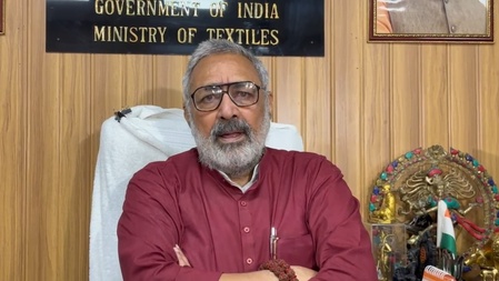 वस्त्र उद्योग १०० अब्ज अमेरिकी डॉलरच्या निर्यातीच्या लक्ष्याकडे