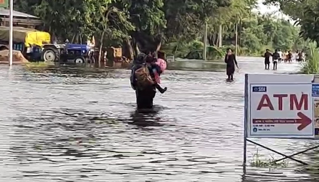 गंगेचे पाणी धोक्याच्या पातळीबाहेर !