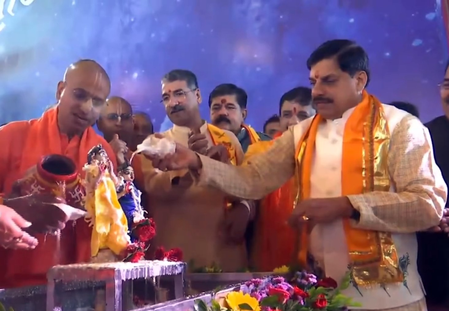 कृष्णाने कंसाचा वध करून प्रस्थापित केली लोकशाही