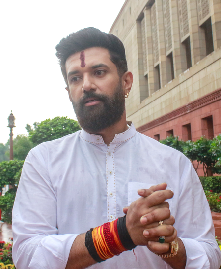 तेव्हा काँग्रेसला निवडणूक आयोगाशी हरकत नव्हती