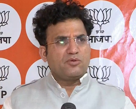 महुआ मोइत्रा यांनी भाषेची सर्व मर्यादा तोडली