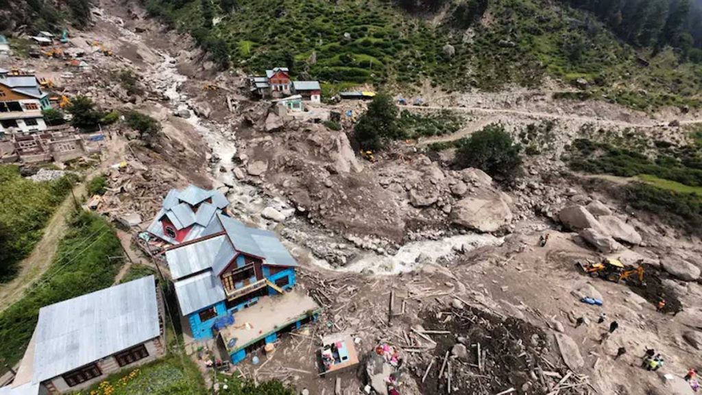 उत्तराखंड : चमोलीमध्ये ढगफुटी, अनेक घरांत चिखल