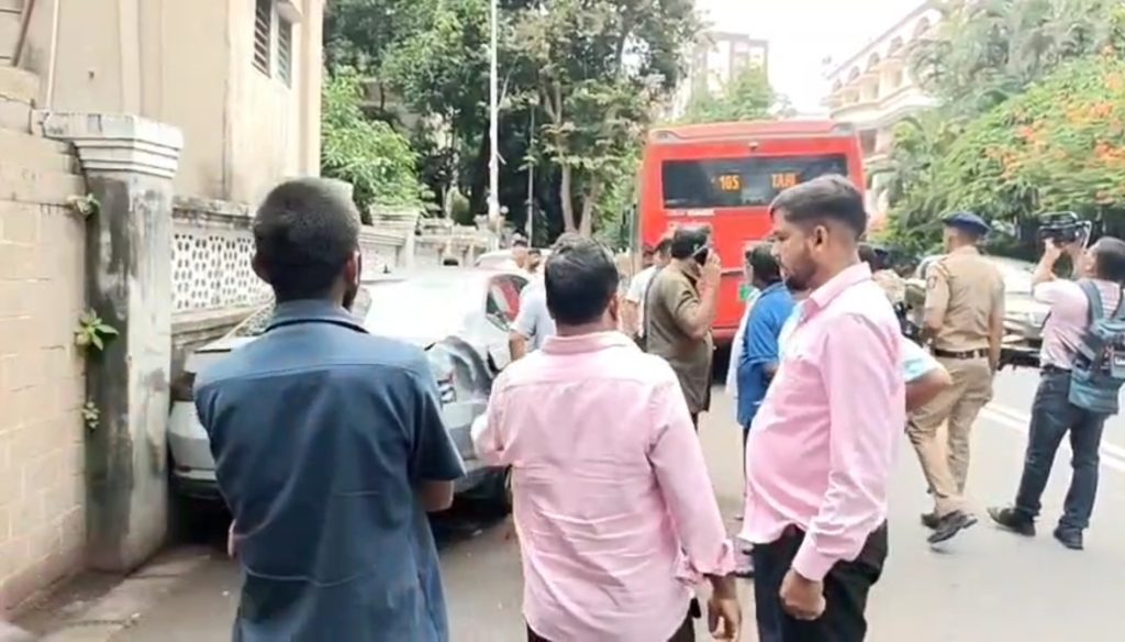 सह्याद्री स्टेट गेस्ट हाऊससमोर भीषण अपघात, महिला पादचारी ठार