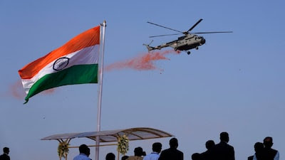 पाकिस्तानातील एअर बेस, दहशतवादी तळ उद्ध्वस्त करणाऱ्या हवाई दल अधिकाऱ्यांना वीरचक्र