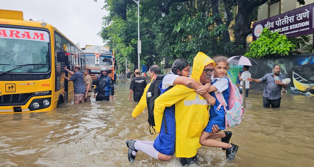 पोलिसकाका, खरंच तुम्ही अख्ख्या महाराष्ट्राचं मन जिंकलंत..!