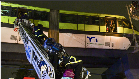मोनोरेल ठप्प; काचा फोडून प्रवाशांना काढले बाहेर