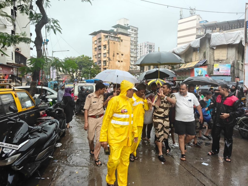 केअरटेकर वयोवृद्ध दाम्पत्याला सोडून पळाला; कुर्ला पोलिसांनी दिले जीवदान!