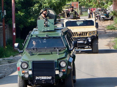 कुलगाममध्ये दहशतवाद्यांविरोधात कारवाई सुरूच