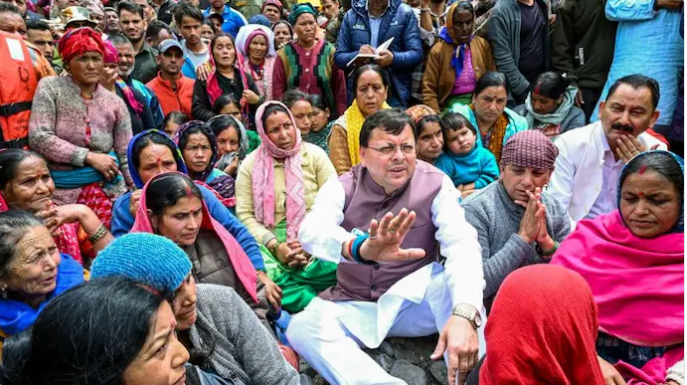 ५ लाख रुपयांचे आश्वासन, दिले पाच हजार?