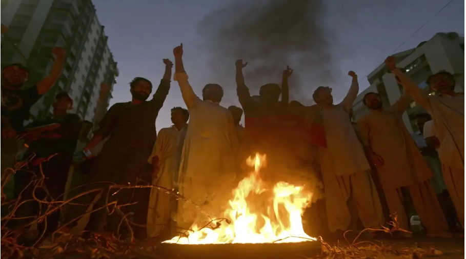 पाकिस्तानमध्ये स्वातंत्र्यदिनाच्या उत्सवादरम्यान अंदाधुंद गोळीबार, ३ जणांचा मृत्यू!