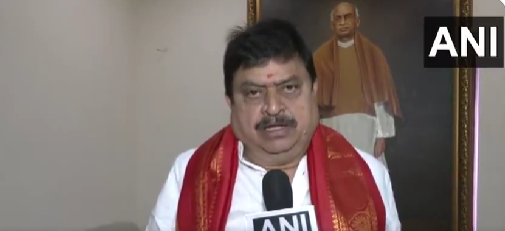 “गुजरातला पुरस्कार राजीव गांधी फाउंडेशनने दिला, राहुल गांधींनी आईला विचारावं”