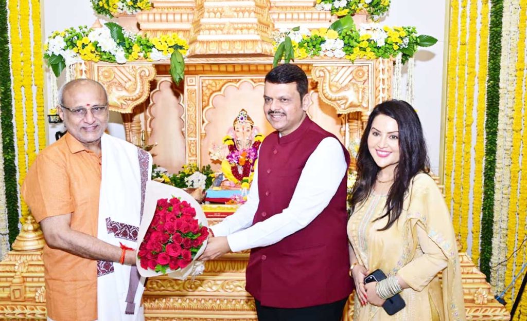 राज्यपालांनी घेतले मुख्यमंत्र्यांच्या गणेशाचे दर्शन