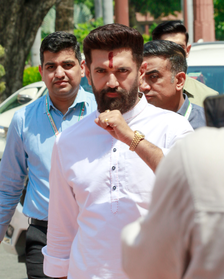 विरोधकांना बिहारमध्ये विकास दिसत नाही