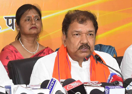 कॉंग्रेसची बुडालेली नाव वाचवायचा प्रयत्न